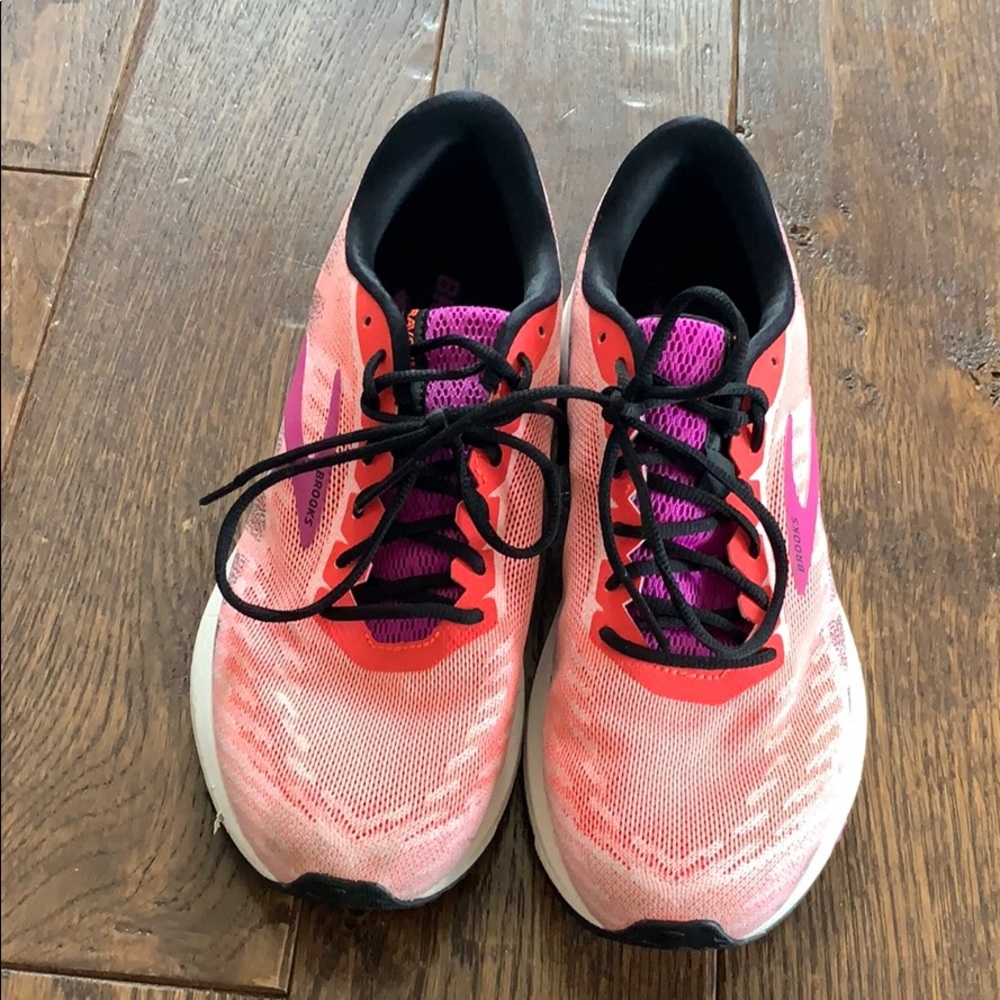 Brooks Ravenna 10 Women’s Sneakers